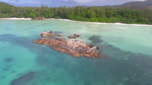 Gyönyörű Sziklák Közelében Strand Seychelles Szigetek — Stock videók