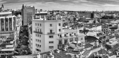 Madrid, İspanya - Kasım 2022: Şehir merkezinin muhteşem panoramik hava manzarası ve simgeleri.