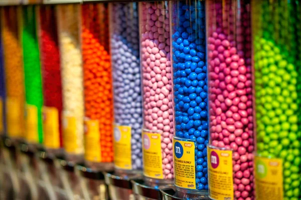 2018年11月30日 曼哈顿的Mms商店 提供五彩缤纷的糖果 — 图库照片