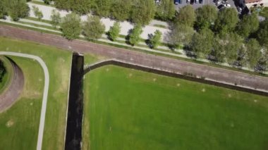 Lucca şehrinin bahar mevsiminde hava manzarası, Toskana - İtalya.