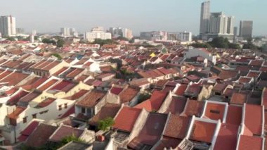 Malezya, İHA 'dan Malacca' nın hava görüntüsü. Güzel bir günde melaka renkli evler.