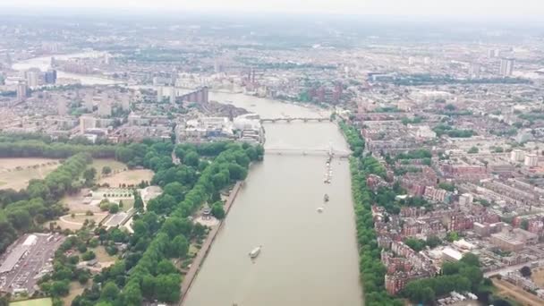 공중에서 템스강을 하늘을 헬리콥터에서 바라본 도시의 — 비디오