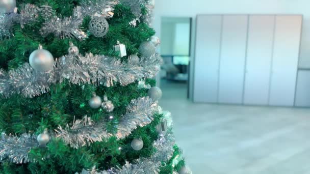 Árvore Natal Bonita Com Decorações Interior Escritório Moderno Conceito Negócios — Vídeo de Stock