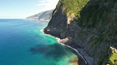 Portekiz, Madeira 'daki Gelin Peçesi Şelaleleri' nin hava manzarası.