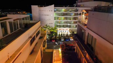 Portekiz, Madeira 'da geceleyin Funchal' ın havadan görünüşü.