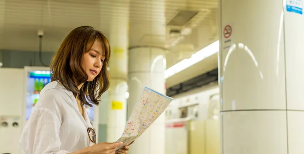 Asian Girl Consulting City Map Subway Station — Stock Photo, Image