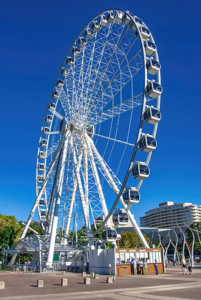 Brisbane Australië Augustus 2009 Ferris Wielwagens Met Een Helderblauwe Lucht — Stockfoto
