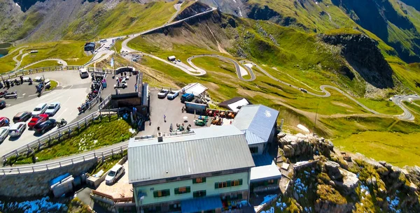 夏季格拉斯哥山脉山峰的空中景观 无人驾驶飞机的观点 — 图库照片