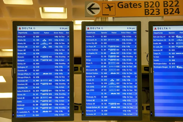New York City April 2009 Departures Screens Jfk International Airport — Fotografia de Stock