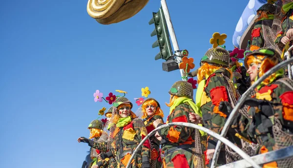 Виареджо Италия Февраля 2013 Года Люди Красочных Костюмах Танцуют Платформе — стоковое фото