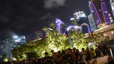 Singapur - 31 Aralık 2019: Marina Körfezi bölgesinde büyük havai fişek gösterisi.