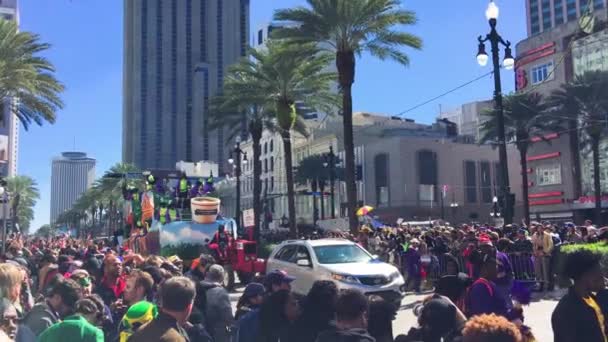 New Orleans February 2016 Mardi Gras Floats Parade Streets New — 비디오