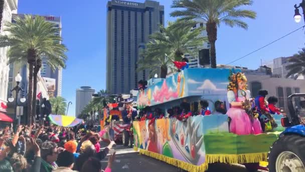 New Orleans February 2016 Mardi Gras Floats Parade Streets New — Stok Video