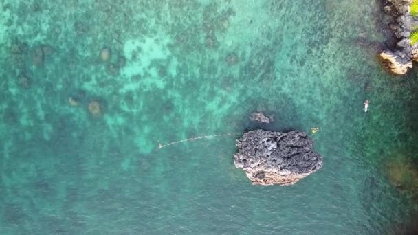 Phi Phi Don Tailandia Vista Aérea Famosa Playa Nui Atardecer — Vídeos de Stock