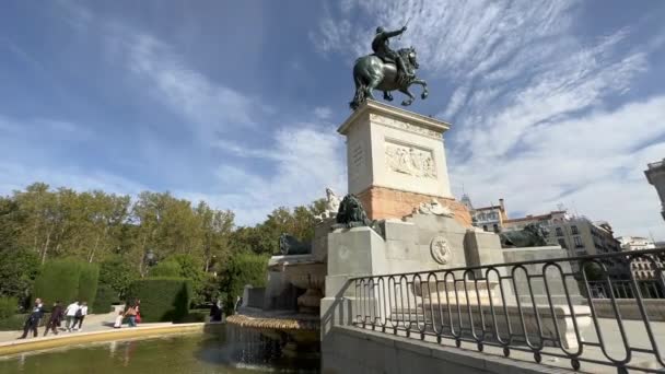 Мадрид Іспанія Жовтня 2022 Фонтан Перед Королівським Палацом — стокове відео