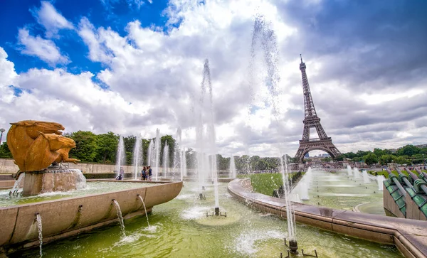 Torre Eiffel Hermoso Día Verano Visto Desde Los Jardines Trocadero — Foto de Stock