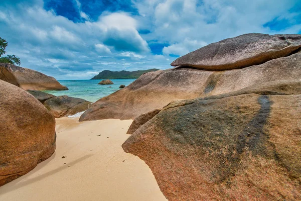 Удивительный Живописный Пляж Гранитными Скалами Белым Песком Туристическая Концепция Сейшельских — стоковое фото