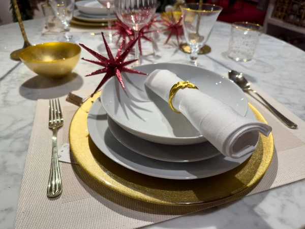 Christmas Set Table Gold Colour Decorations — Stock Photo, Image