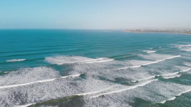 Aerial View Gentle Waves Beautiful Shoreline — Vídeos de Stock