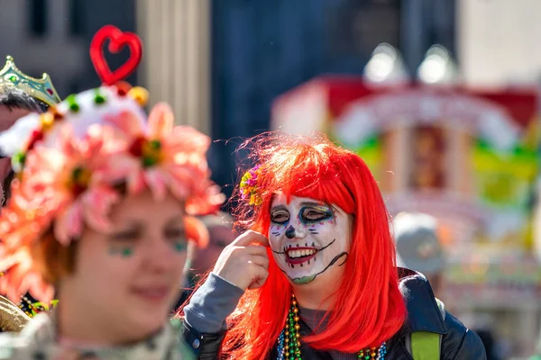 New Orleans February 2016 Masked People Mardi Gras Parade Bourbon — Stockfoto