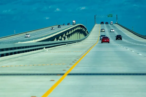 Ruch Drogowy Nowego Orleanu Przez Most Międzystanowy — Zdjęcie stockowe