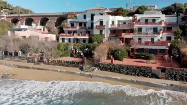 Castiglioncello, Toskana. Güzel güneşli bir günde hava manzarası.
