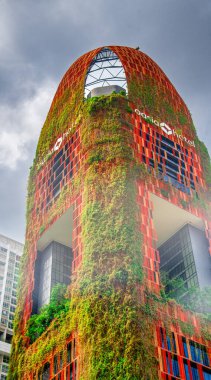 ŞARKI - 4 Ocak 2020: The Oasia Hotel Downtown, Singapur merkezli bir mimarlık firması olan Woha tarafından tasarlandı