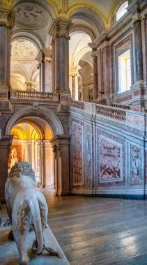 Caserta, İtalya - 12 Haziran 2021: Caserta Kraliyet Sarayı (Reggia di Caserta) Napoli kralları tarafından Caserta 'da büyük bahçeli bir kraliyet sarayı..