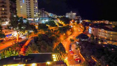 Portekiz, Madeira 'da geceleyin Funchal' ın havadan görünüşü.