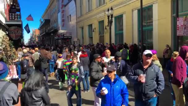 New Orleans February 2016 Crowd Tourists Locals City Streets Mardi — Stockvideo