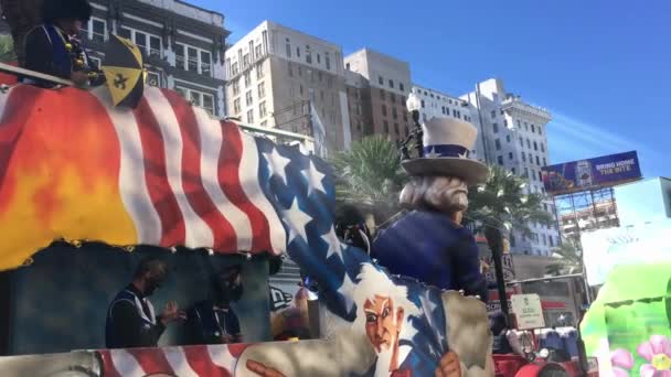 New Orleans February 2016 Mardi Gras Floats Parade Streets New — Stock Video