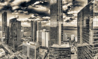 Miami şehir merkezinin panoramik hava manzarası gün batımında gökyüzü, Florida Panoramik Manzarası.