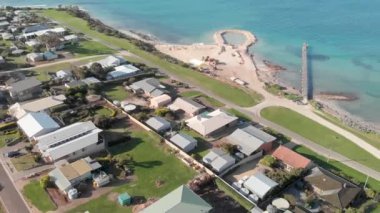 Güney Avustralya 'da güneşli bir günde Kanguru Adası' ndaki Emu Körfezi 'nin panoramik hava manzarası.