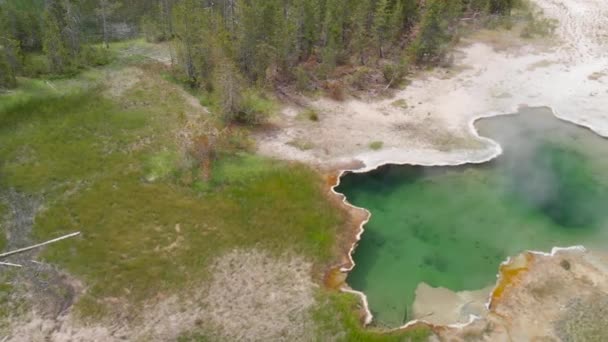 Yellowstone Pool Geyser Aerial Lateral View National Park — Stockvideo