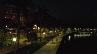 West Palm Beach promenade geceleri, dron görüntülemek.