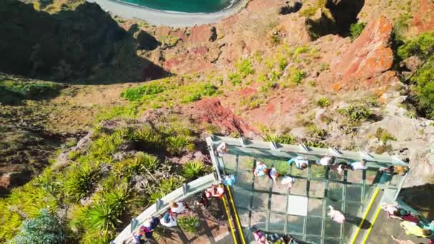 Turistas Desfrutam Miradouro Cabo Girao Longo Costa Madeira Portugal Vista — Vídeo de Stock