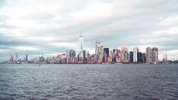 Modern Skyline Lower Manhattan Moving Boat Hudson River Slow Motion — Stock Video