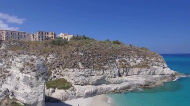 Hava panoramik Tropea sahil dusk, Calabria, İtalya.