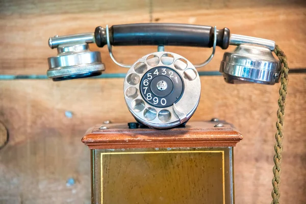 Vecchio Telefono Vintage Con Binocolo Concettuale Nature Morte — Foto Stock
