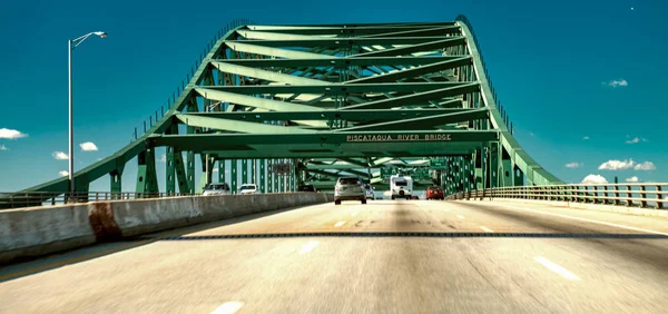 Portsmouth Usa Korsar Floden Vid Piscataqua River Bridge — Stockfoto