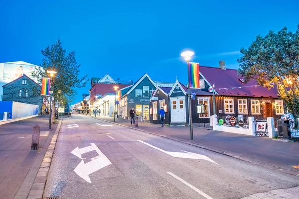 Рейкьявик Исландия Августа 2019 Года Городская Улица Красочные Дома Закате — стоковое фото