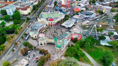 Prater Lunaparkı ve Viyana şehir manzarası, Avusturya.