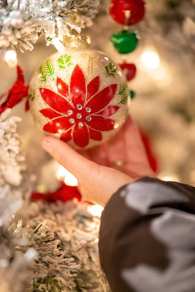 Röda Julbollar Trädet — Stockfoto