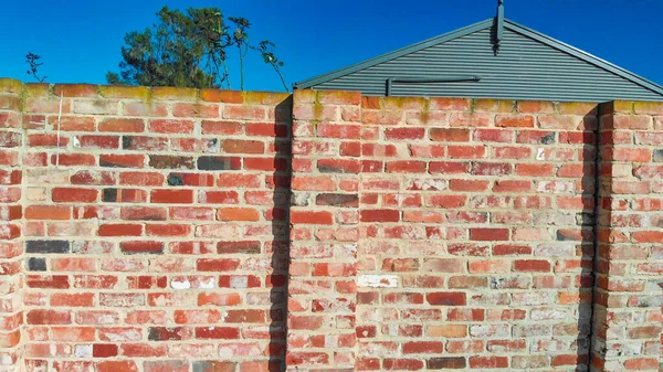 Red Brick Walls Beautiful Blue Sky — Stock Photo, Image