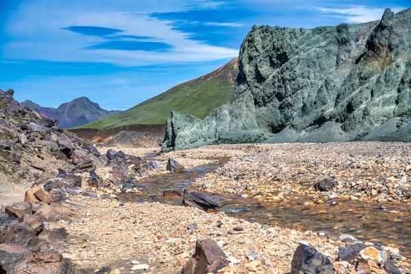 アイスランド夏のランドマンナローガルの山と川 — ストック写真