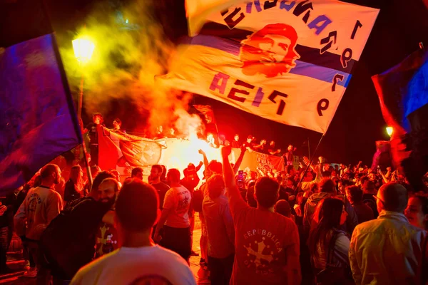 Pisa イタリア 2016年6月15日 地元のファンはサッカーチームのプロモーションを祝います 煙爆弾で夜のお祝い — ストック写真