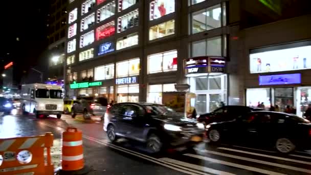 ニューヨーク市 2018年12月 冬のマンハッタンの夜の交通 — ストック動画