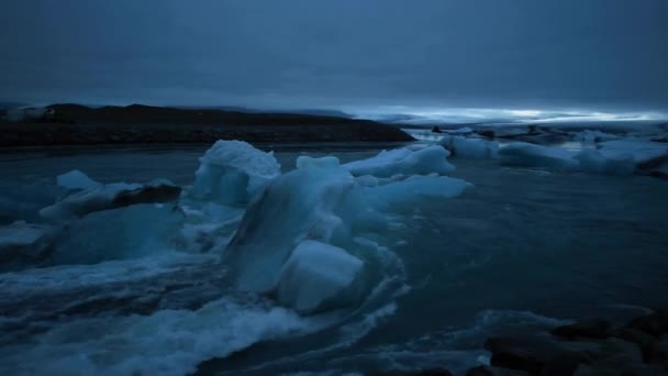 Iceberg Movimento Nel Fiume Jokulsarlon Notte Vista Panoramica Sulla Laguna — Video Stock