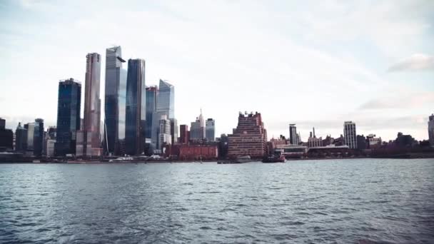 Modern Skyline Midtown Manhattan Moving Boat Hudson River Slow Motion — Stock Video