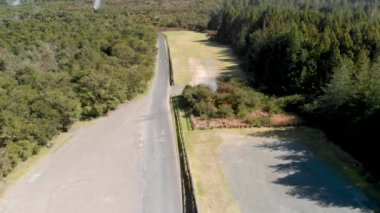 Wai-O-Tapu Milli Parkı, Rotorua. Bayan Knox, ünlü Yeni Zelanda Şofben havadan görünümü.